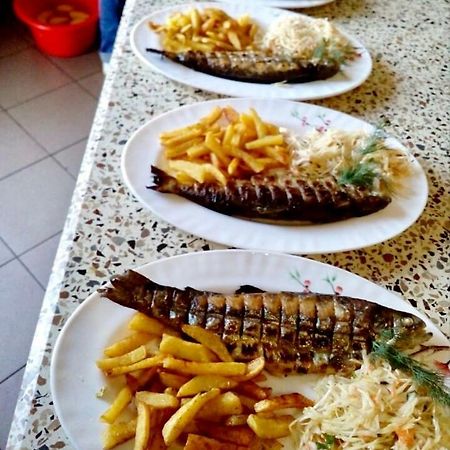 Янтарная Форель Bustyaháza Kültér fotó